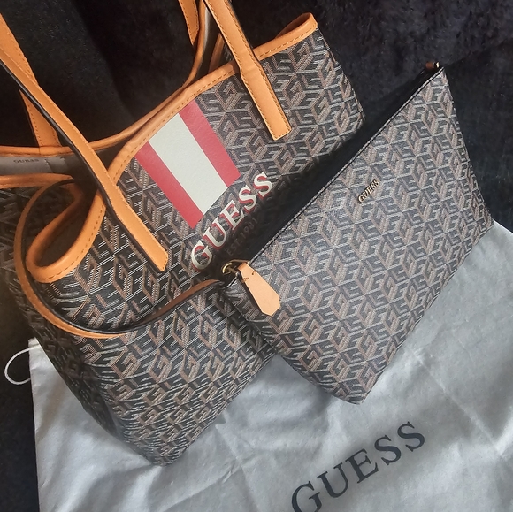 Guess Vikky Large Tote - Picture 4 of 4